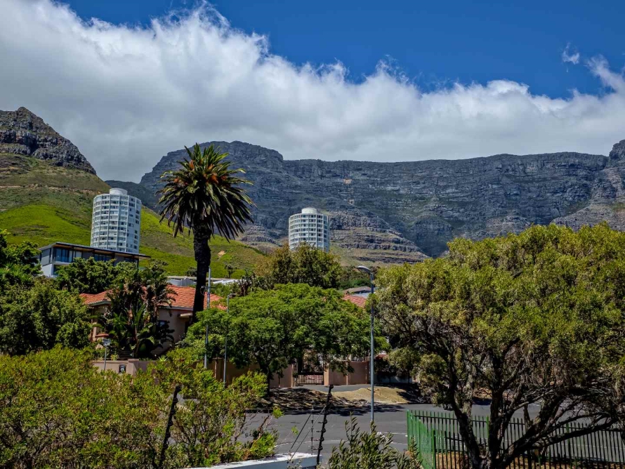 2 Bedroom Property for Sale in Vredehoek Western Cape